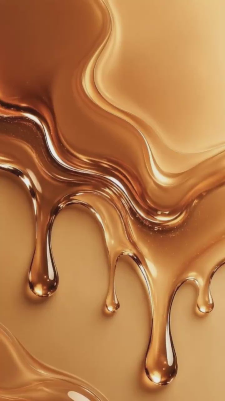 Golden, radiant and a little bit reckless. Caramel and peach open the door to honeyed milk while a trail of warm vanilla and salt linger like the memory of a perfect streak.